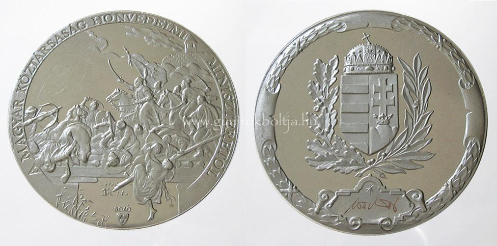 Boz Gyula: A Magyar Kztrsasg Honvdelmi Minisztertl - Fr Lajos